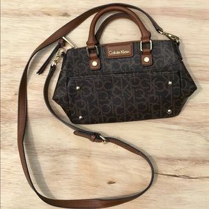 COPY - Calvin Klein Signature Crossbody Purse